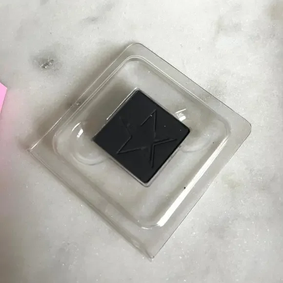 💜 JEFFREE STAR Punk Couture Eyeshadow, Grey - Picture 2 of 6